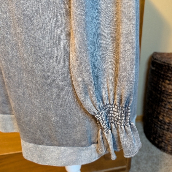 A&I GRAY Denim Wash V Neck Softy Scrunch Sleeve Sweatshirt PULLOVER - Picture 5 of 10